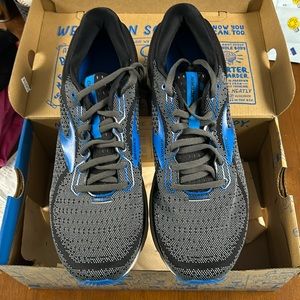 Brooks Glycerin 18 Sneakers in black/blue, size 11 (men’s)